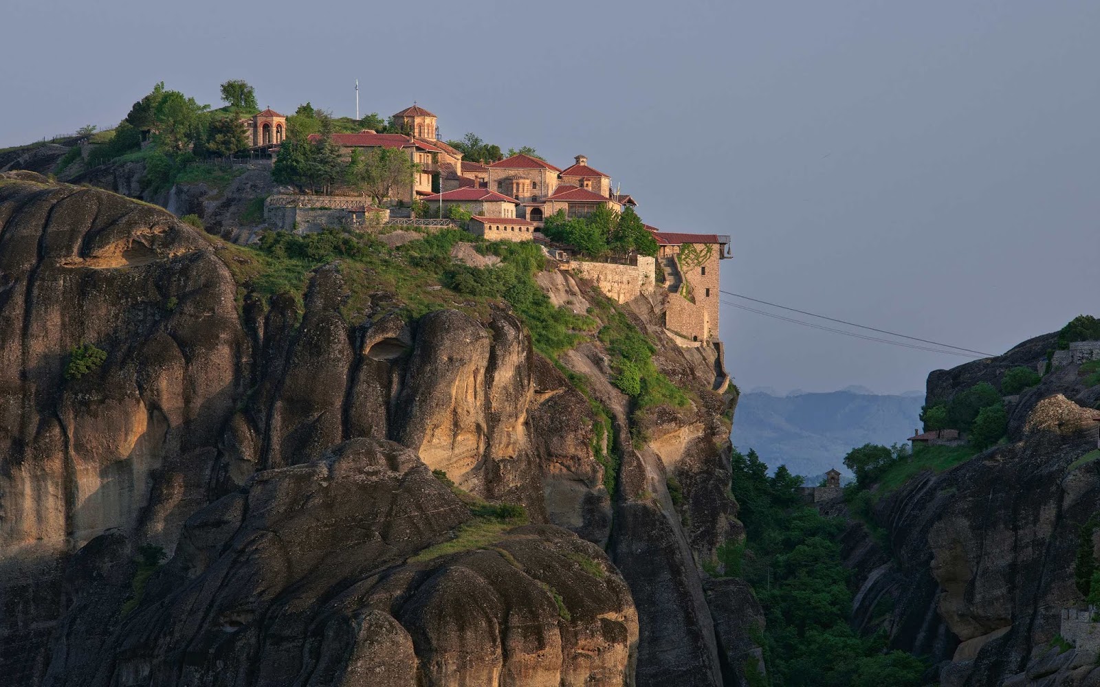 The route is as follows: Athens Delphi Meteora Road Trip