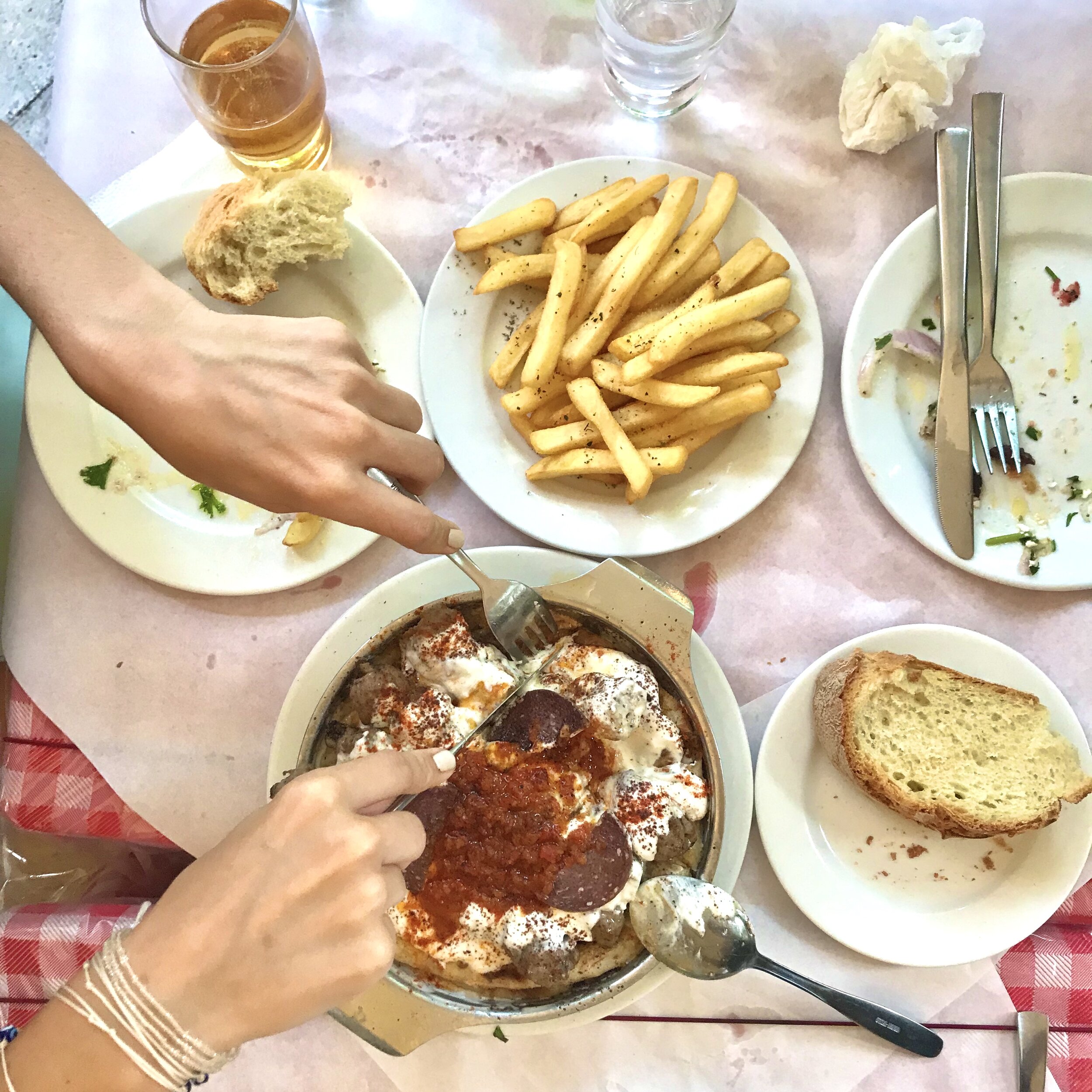 Rick steves’ athens city walking tour (starts on page 13 in his pocket guide and includes pit stops for visits and photo ops at many popular and several lesser known attractions, including syntagma square, parliament, church of agios eleftherios, and the pedestrian … Two Day Athens Itinerary Hellatravels