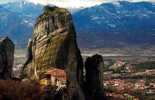 Your driver meets your train in the town of kalambaka and take you to the medieval monastery complex, which sits perched high atop sandstone cliffs and is honored by unesco as a world heritage site. Meteora Tour Rocks Orthodox Monasteries Greece Taxi Private Tours