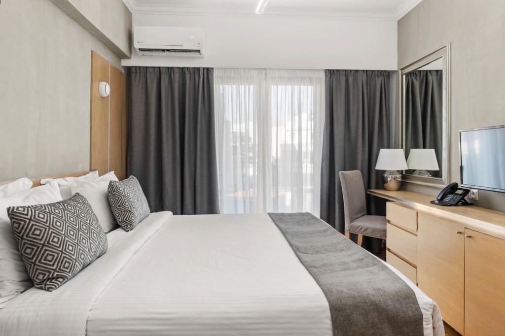 Exploring Bed In Athens Mykonos 8&nbsp;Package